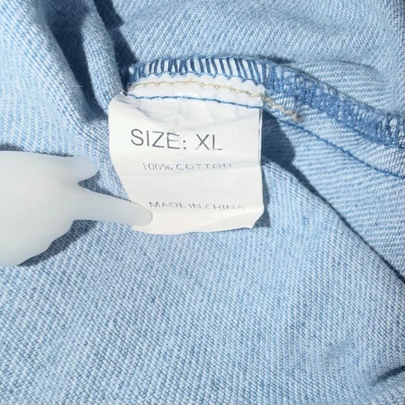 NWOT Pearl Rhinestone Denim Shirt Jacket XL Light Wash Raw Hem Western Shacket - Picture 3 of 10